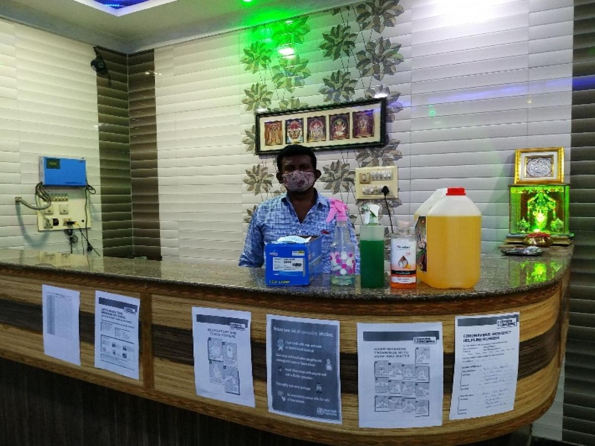 Oyo 81409 Hotel Sivajothi 杜蒂戈林 外观 照片