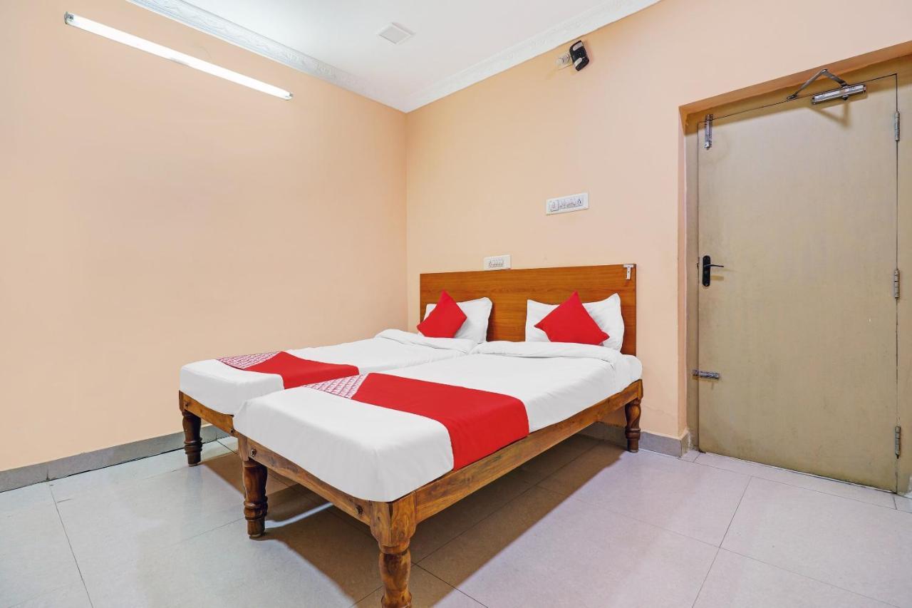 Oyo 81409 Hotel Sivajothi 杜蒂戈林 外观 照片