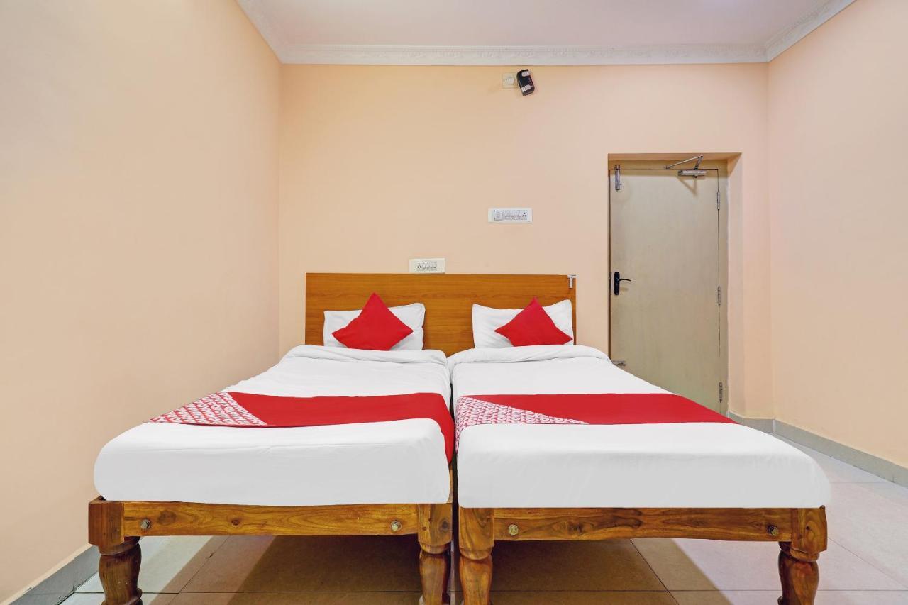 Oyo 81409 Hotel Sivajothi 杜蒂戈林 外观 照片